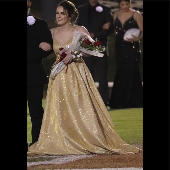 Beautiful Prom Dress Size 6! Worn once! - Picture 4 of 7